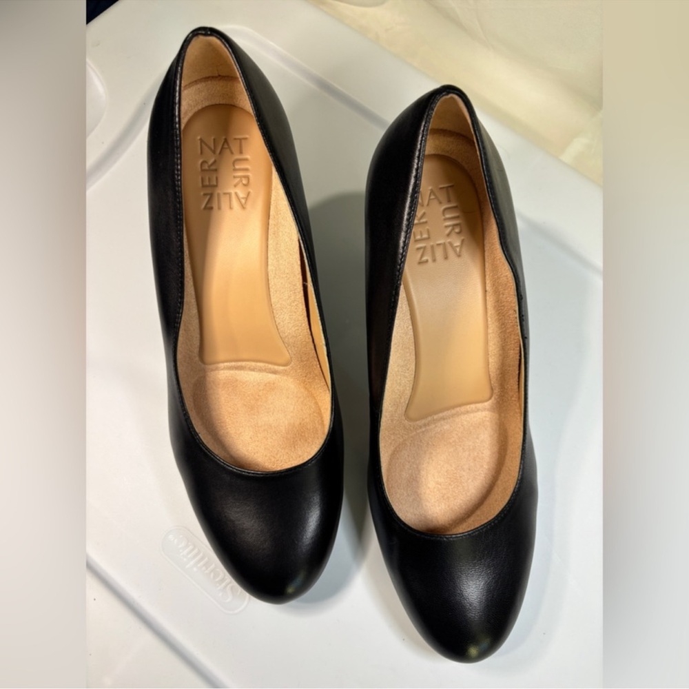 Naturalizer Elegant Black Leather Women's Pumps NWOB Size 8 Office Pin Up Retro - Picture 4 of 9